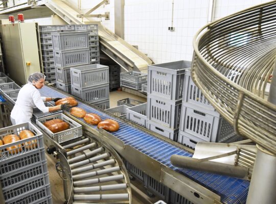 Verpackung von Brot in Industriebäckerei | Druckrohre