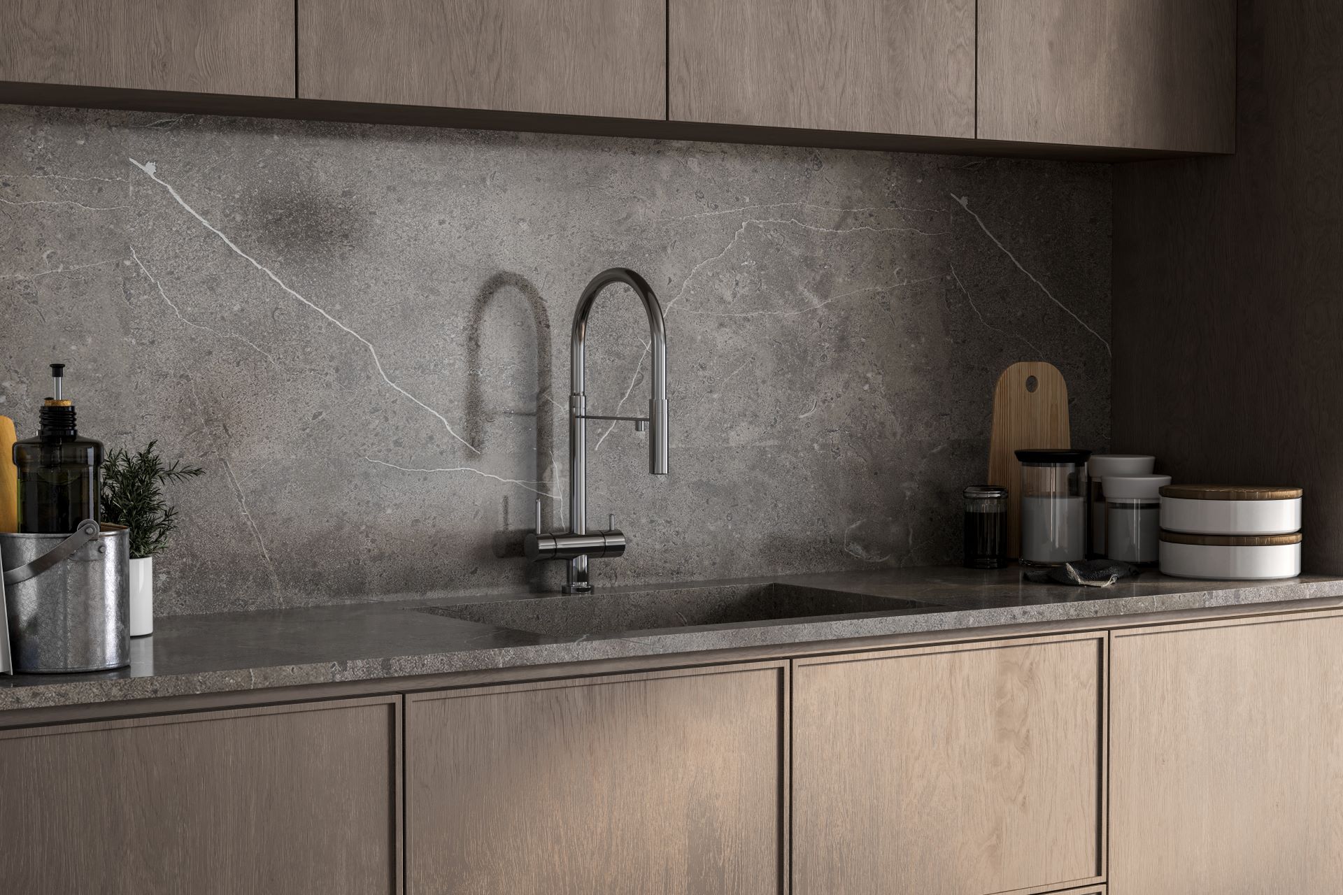 Moderne Küche mit Natursteinplatten als Rückwand